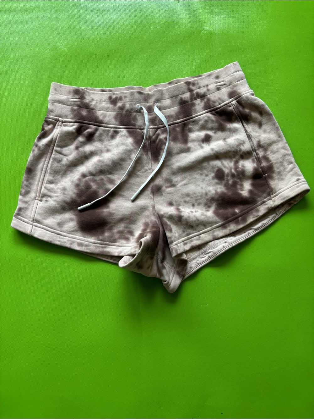 lululemon athletica Women’s Taupe Tie-Dye Athletic Shorts